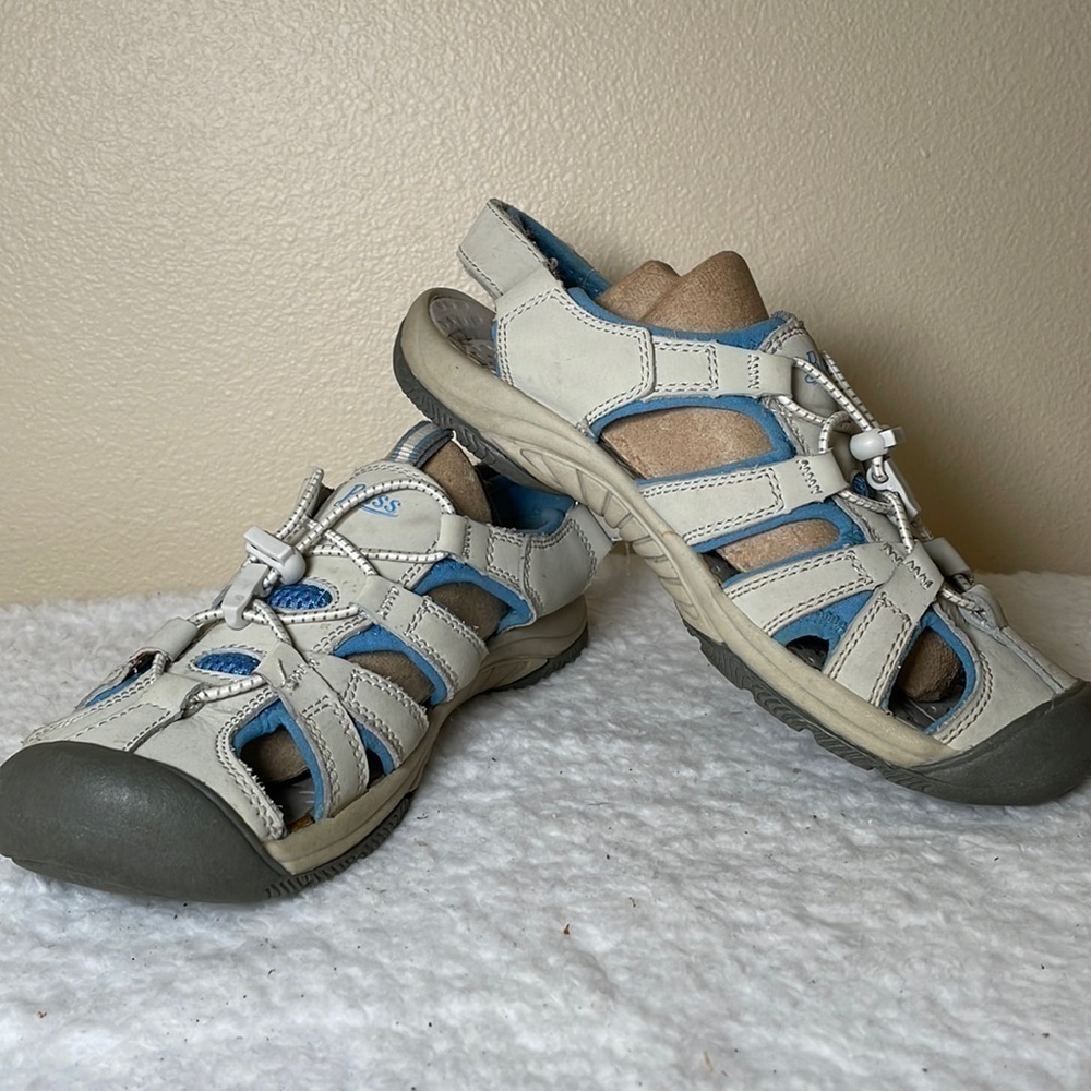 BASS Shoes Size 7